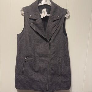 NWT women’s Banana Republic Charcoal 54% wool Sleeveless Vest front pockets M